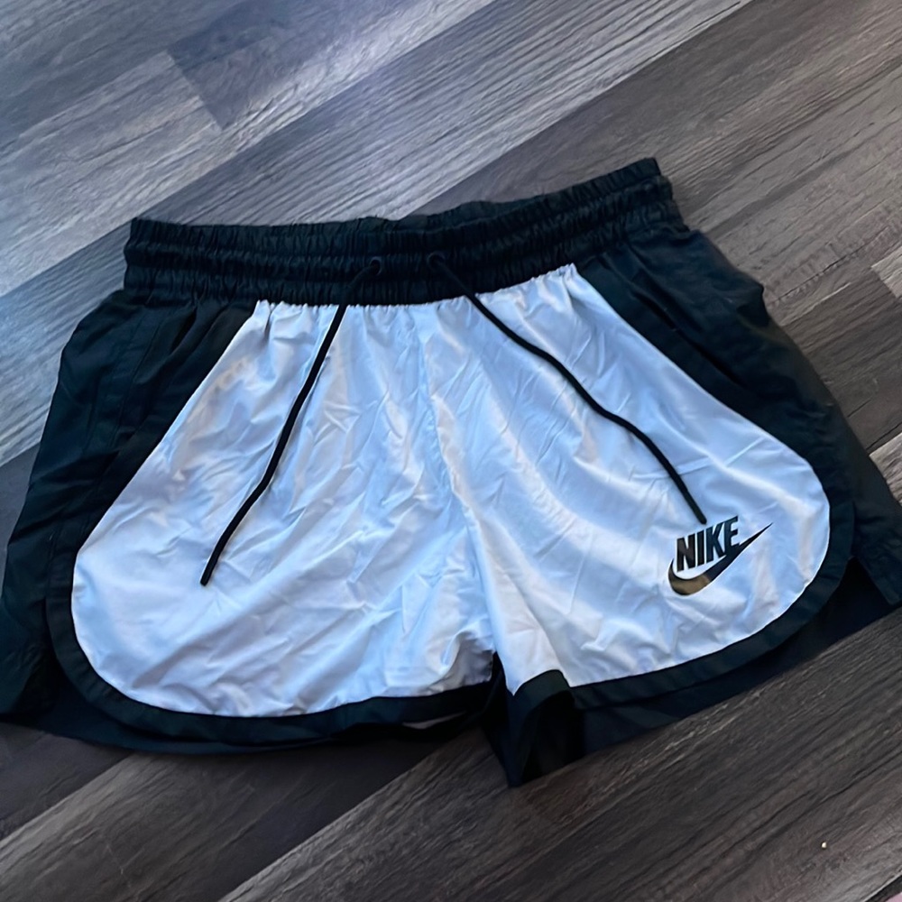 black and white nike shorts